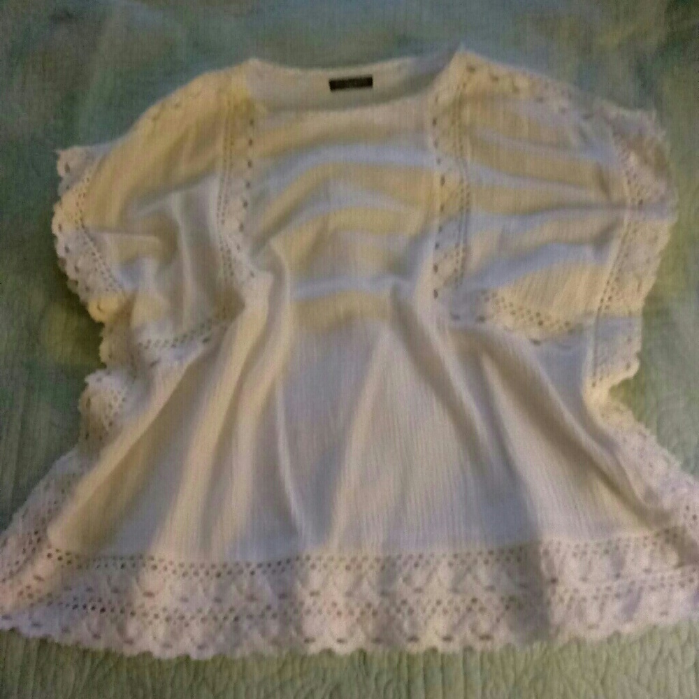 Sinched-side lace white top